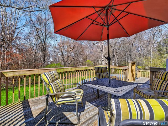 11 Cottage Lane, East Lyme, CT 06357