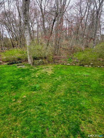 11 Cottage Lane, East Lyme, CT 06357