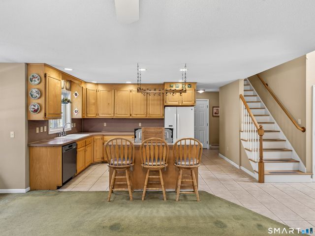11 Cottage Lane, East Lyme, CT 06357