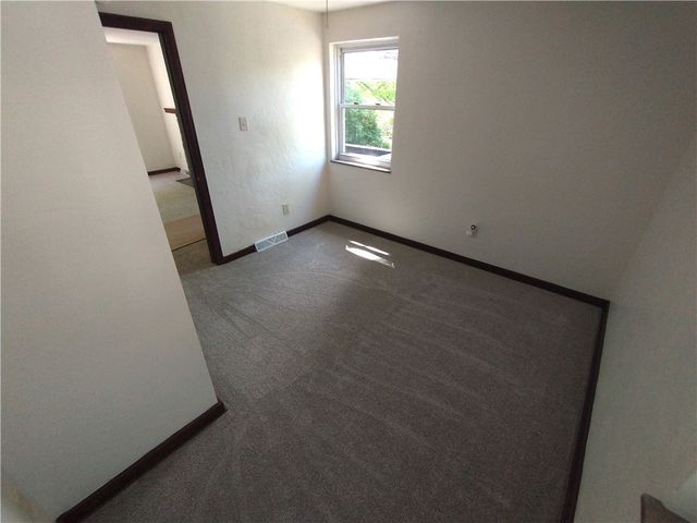 9215 Vantine St, Penn Hills, PA 15235