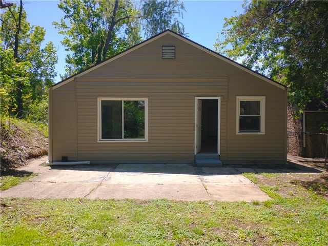 9215 Vantine St, Penn Hills, PA 15235