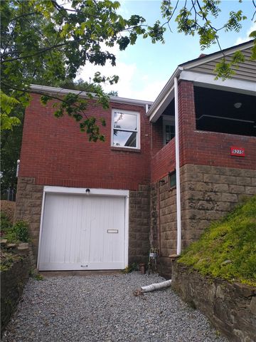 9215 Vantine St, Penn Hills, PA 15235