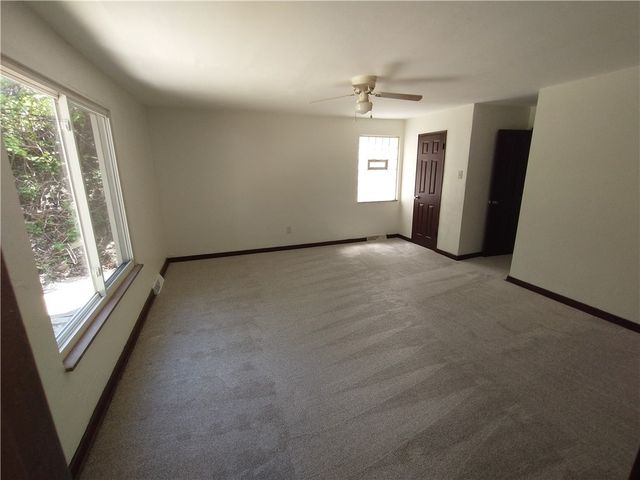 9215 Vantine St, Penn Hills, PA 15235
