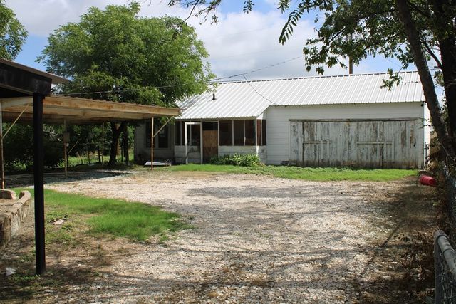 1002 Broadway Street, Ballinger, TX 76821