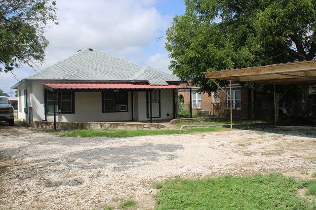 1002 Broadway Street, Ballinger, TX 76821