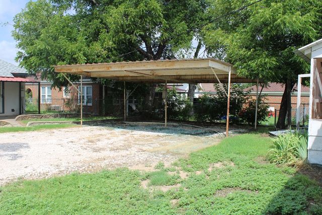 1002 Broadway Street, Ballinger, TX 76821