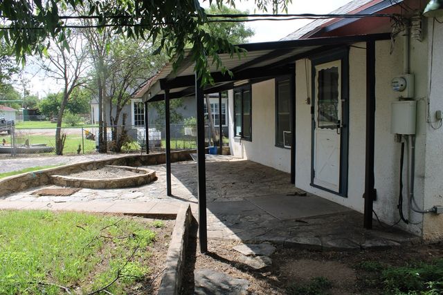 1002 Broadway Street, Ballinger, TX 76821