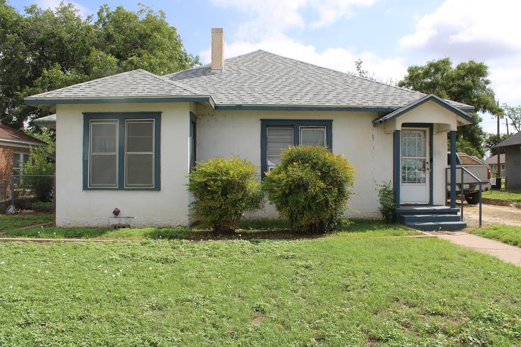 1002 Broadway Street, Ballinger, TX 76821