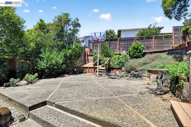 4592 Edwards Ln, Castro Valley, CA 94546
