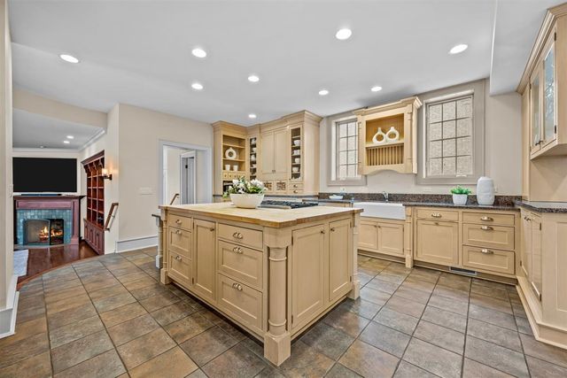 224 Sheridan Road, Kenilworth, IL 60043