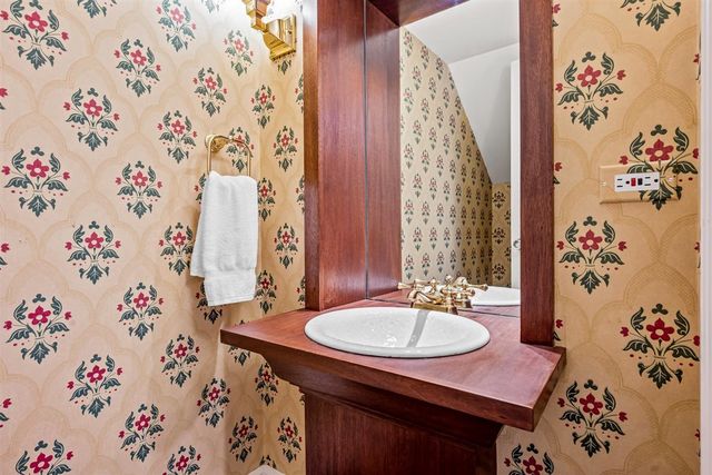 224 Sheridan Road, Kenilworth, IL 60043