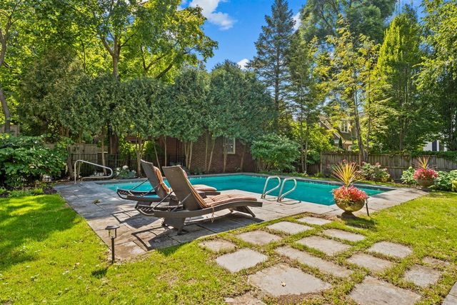 224 Sheridan Road, Kenilworth, IL 60043