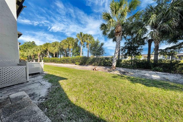 4040 Crystal Lake Dr 105 105, Deerfield Beach, FL 33064