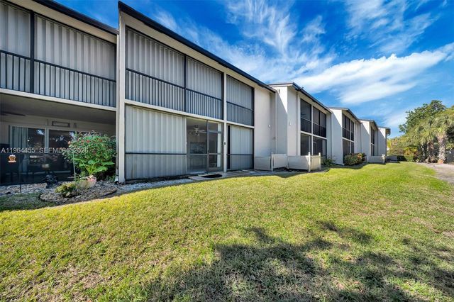 4040 Crystal Lake Dr 105 105, Deerfield Beach, FL 33064
