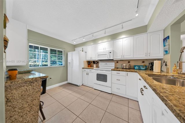 4040 Crystal Lake Dr 105 105, Deerfield Beach, FL 33064