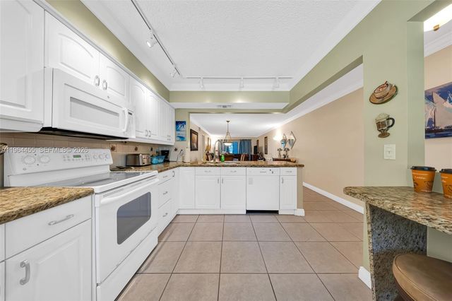 4040 Crystal Lake Dr 105 105, Deerfield Beach, FL 33064