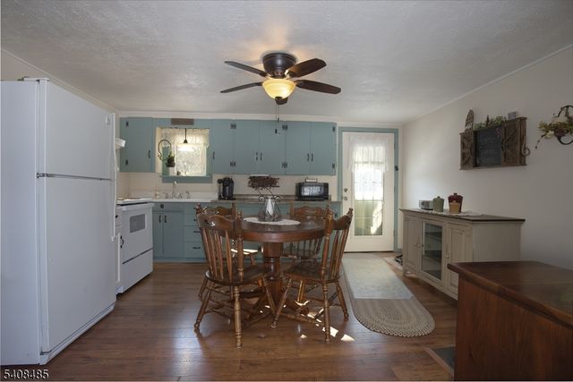 24 Shady Ln, Newton Town, NJ 07860