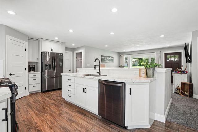 3553 E Shaulis Road, Waterloo, IA 50702