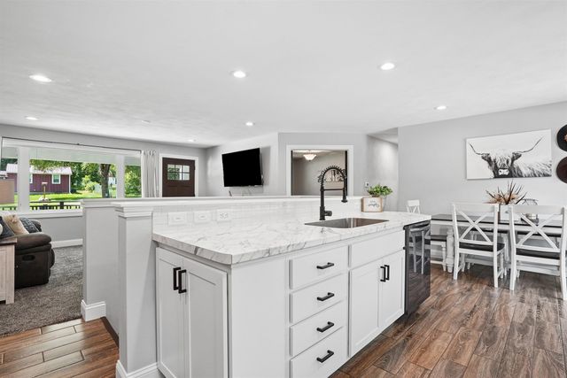 3553 E Shaulis Road, Waterloo, IA 50702