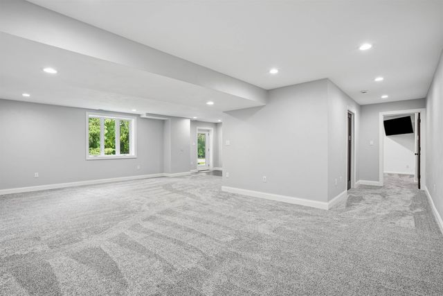 3553 E Shaulis Road, Waterloo, IA 50702