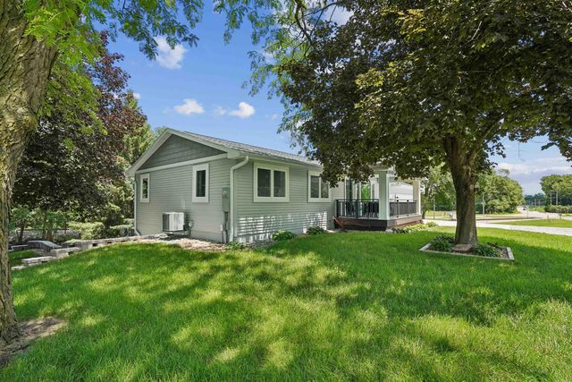 3553 E Shaulis Road, Waterloo, IA 50702