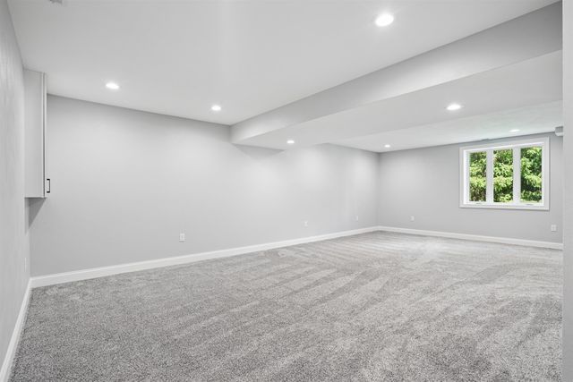 3553 E Shaulis Road, Waterloo, IA 50702