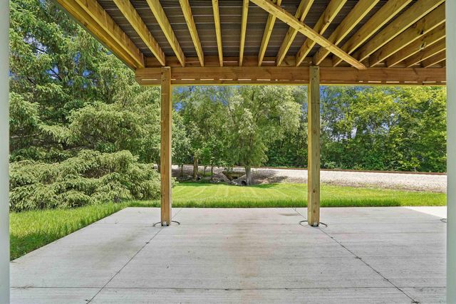 3553 E Shaulis Road, Waterloo, IA 50702