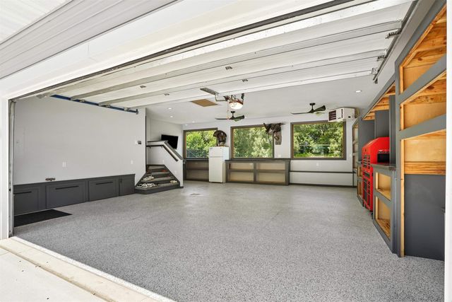 3553 E Shaulis Road, Waterloo, IA 50702