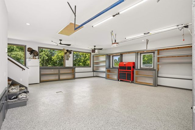 3553 E Shaulis Road, Waterloo, IA 50702