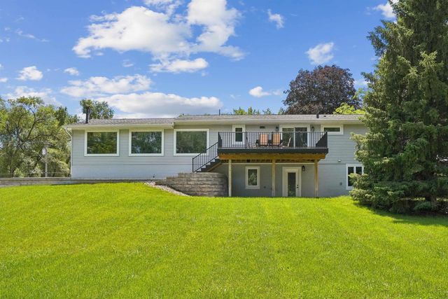3553 E Shaulis Road, Waterloo, IA 50702