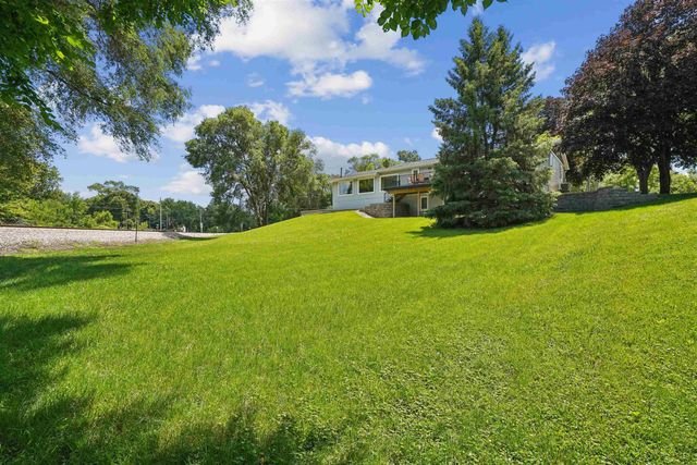 3553 E Shaulis Road, Waterloo, IA 50702