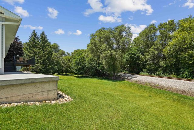 3553 E Shaulis Road, Waterloo, IA 50702