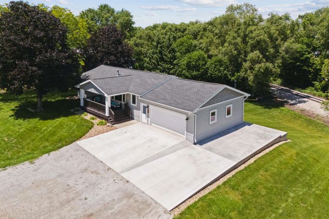3553 E Shaulis Road, Waterloo, IA 50702