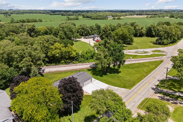 3553 E Shaulis Road, Waterloo, IA 50702
