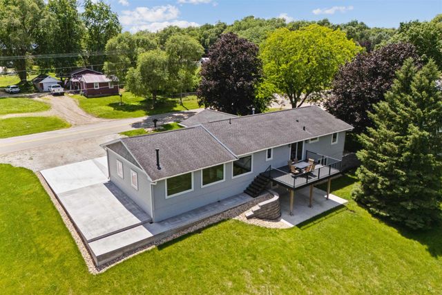 3553 E Shaulis Road, Waterloo, IA 50702