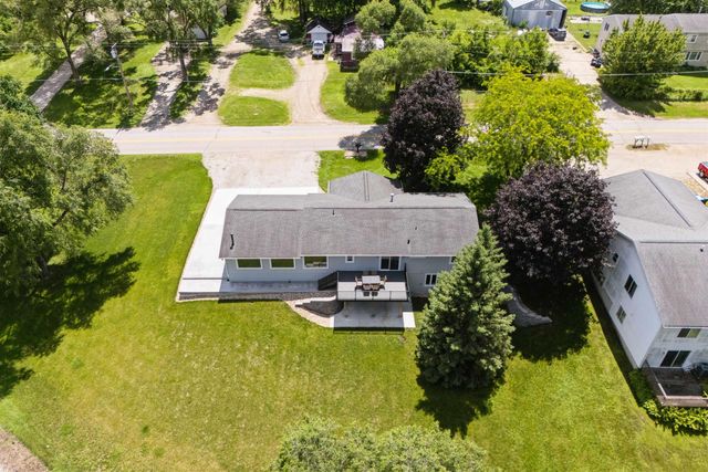 3553 E Shaulis Road, Waterloo, IA 50702