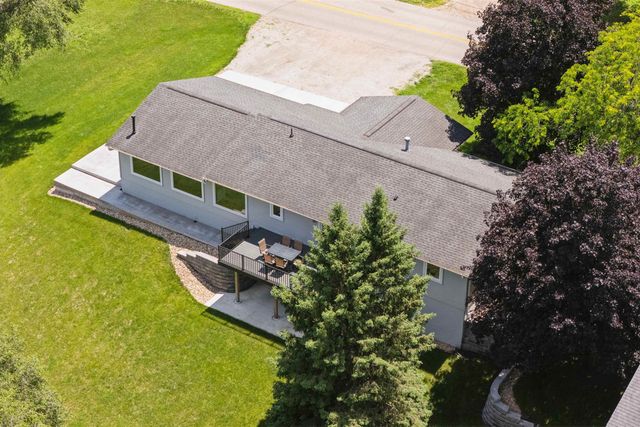 3553 E Shaulis Road, Waterloo, IA 50702
