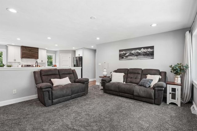 3553 E Shaulis Road, Waterloo, IA 50702