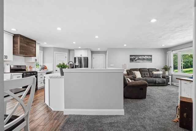 3553 E Shaulis Road, Waterloo, IA 50702