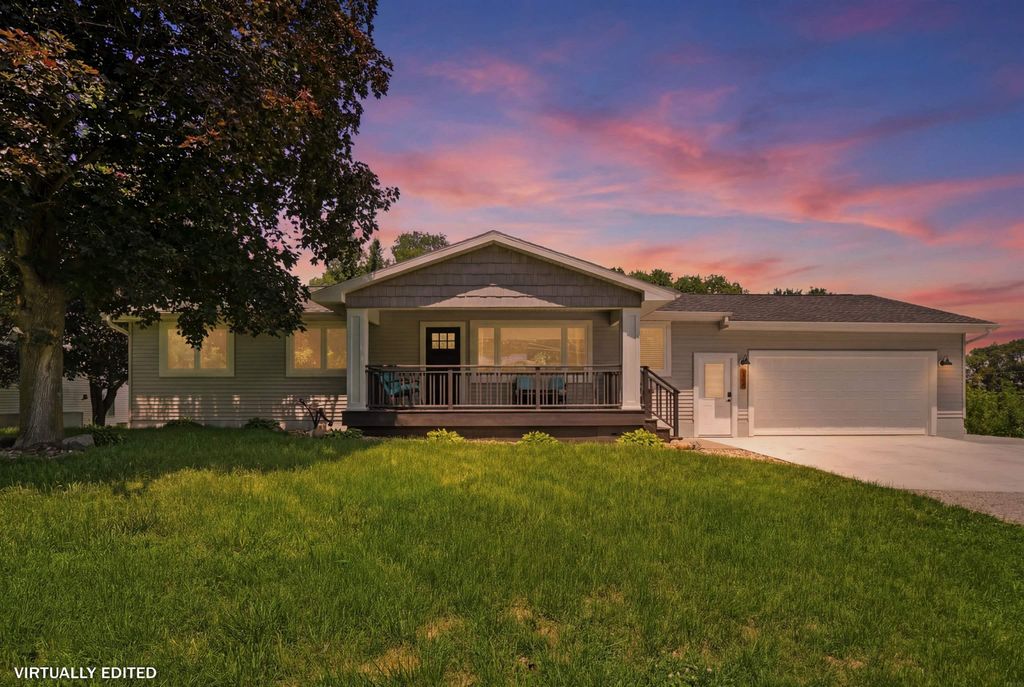 3553 E Shaulis Road, Waterloo, IA 50702
