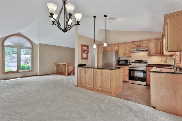 1098 Heather Drive, Woodbury, MN 55129
