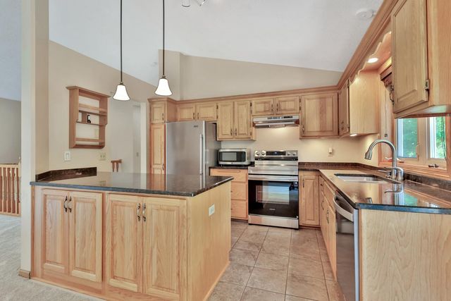 1098 Heather Drive, Woodbury, MN 55129