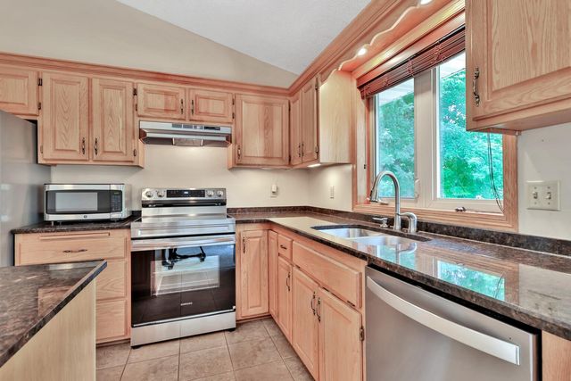 1098 Heather Drive, Woodbury, MN 55129