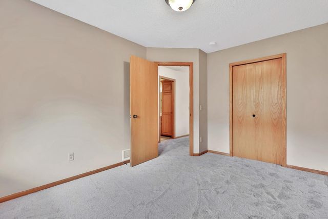 1098 Heather Drive, Woodbury, MN 55129