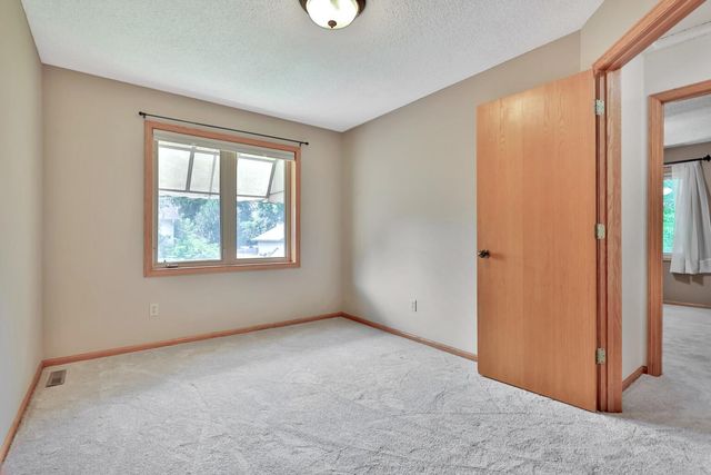 1098 Heather Drive, Woodbury, MN 55129
