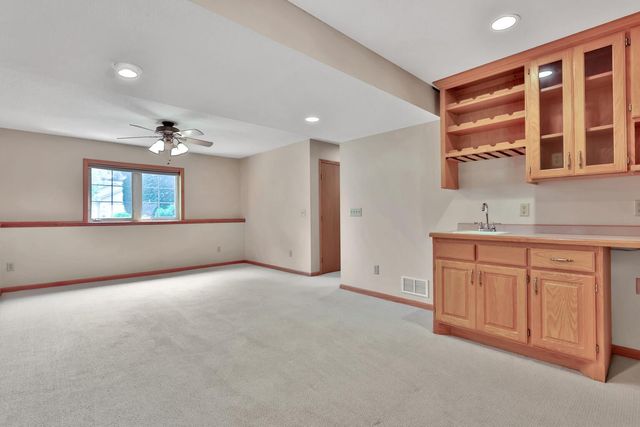1098 Heather Drive, Woodbury, MN 55129