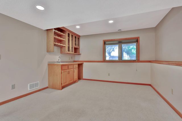 1098 Heather Drive, Woodbury, MN 55129