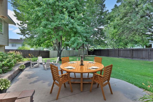 1098 Heather Drive, Woodbury, MN 55129