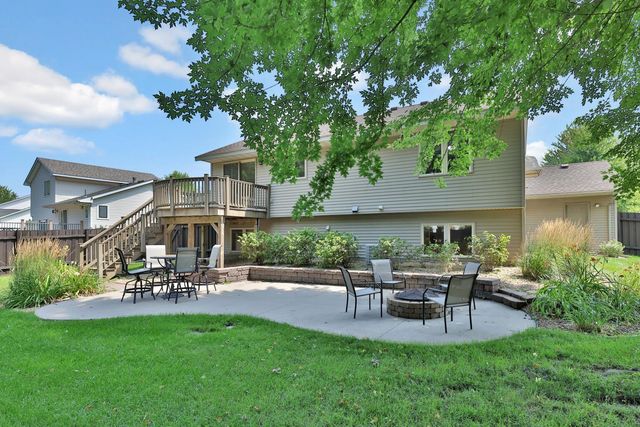 1098 Heather Drive, Woodbury, MN 55129