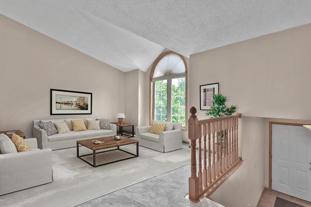 1098 Heather Drive, Woodbury, MN 55129